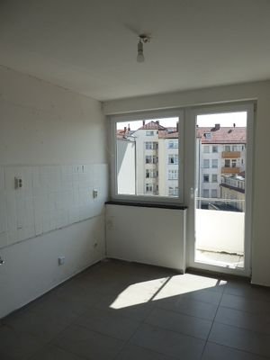 Küche mit Küchenbalkon