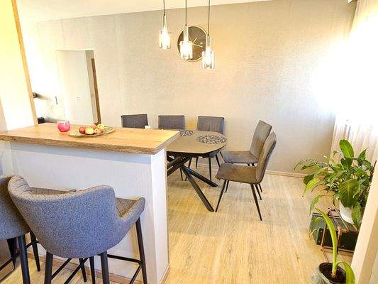 Blick von der Küche zum Essen