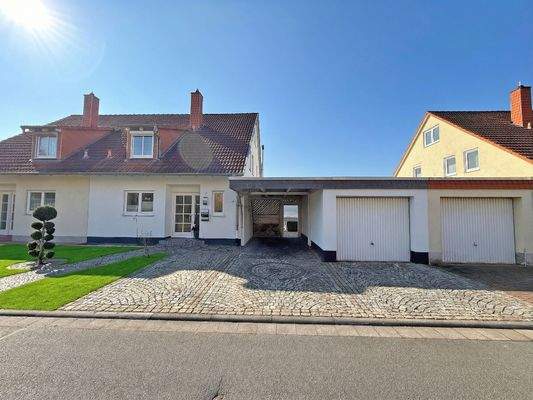 Garagen- und Carportstellplatz und freier Stellplatz