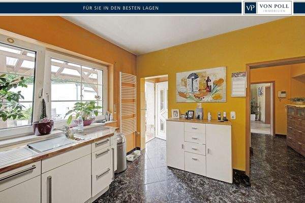 Wohnküche mit Zugang zum Garten