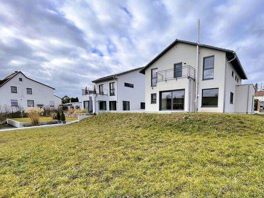 Ansicht Süd-Ost mit Garten