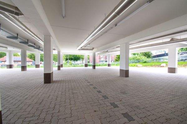 Stellplätze im offenen Garagenbereich