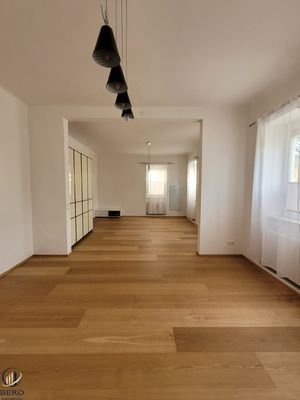 Wohnbereich in Richtung der KÜ und unmöbliert