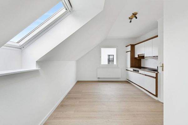 Zimmer im DG mit Küchenzeile