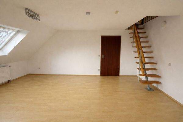 Wohn-Esszimmer mit Bühnenzugang