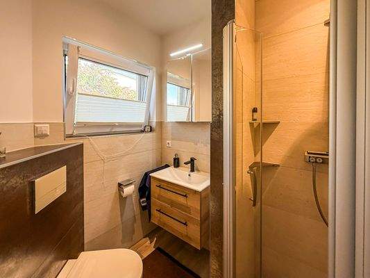 Gäste-Bad mit Dusche