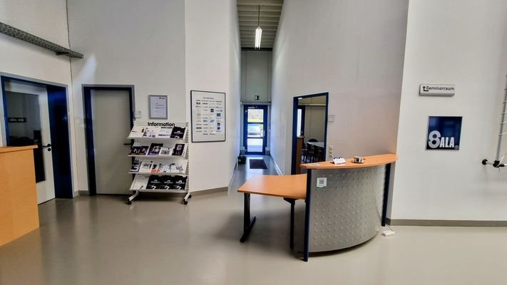 EG_Halle-Nebeneingang