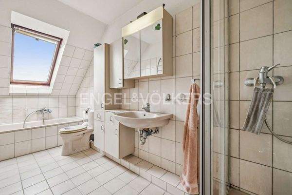 Badezimmer im Dachgeschoss