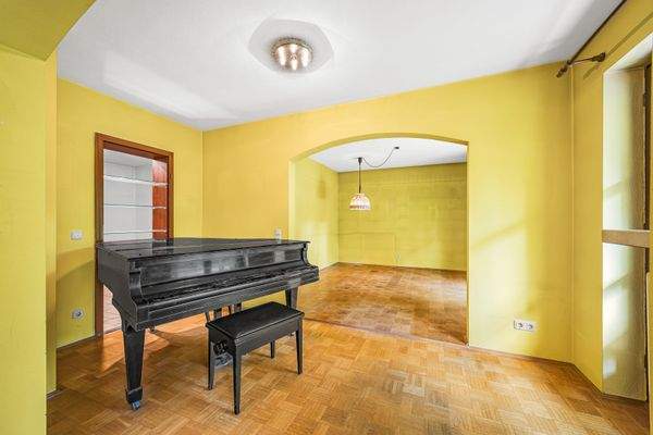 Arbeits-Schlafzimmer im Erdgeschoss