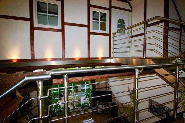 spektakulär - Blick zu dem Büro/Gästehaus im Haus