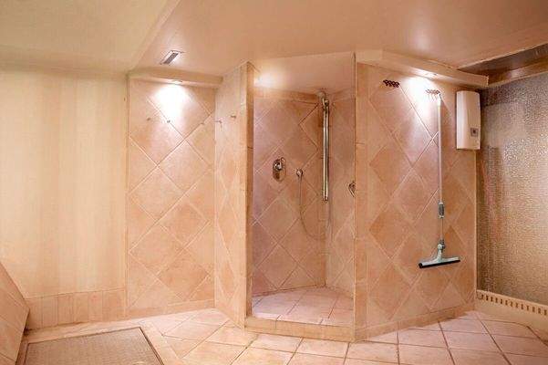 Dusche im Schwimmbad 