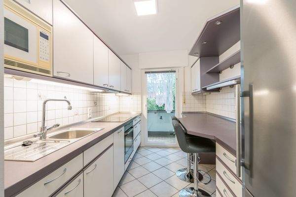 Küche mit Einbauküche