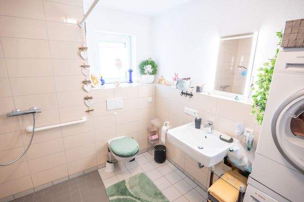 Tageslichtbad mit Dusche