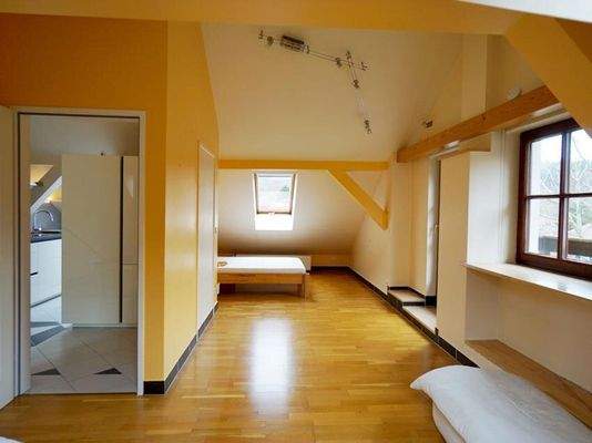 Zimmer 1 mit Ausgang auf Süd-Balkon