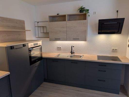 Einbauküche kann vom Vormieter übernommen werden