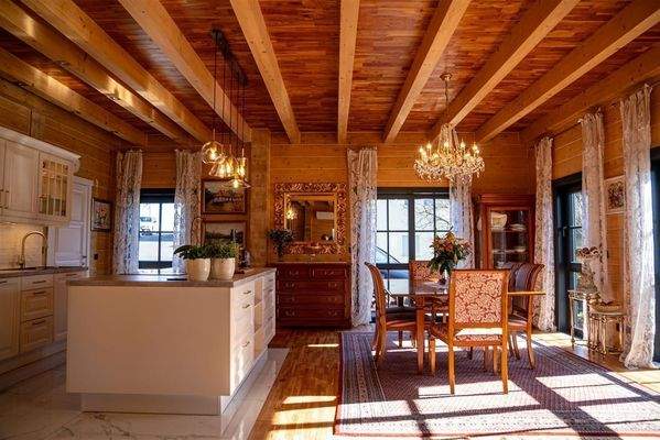 Hochwertige Kochinsel im Landhausstil 