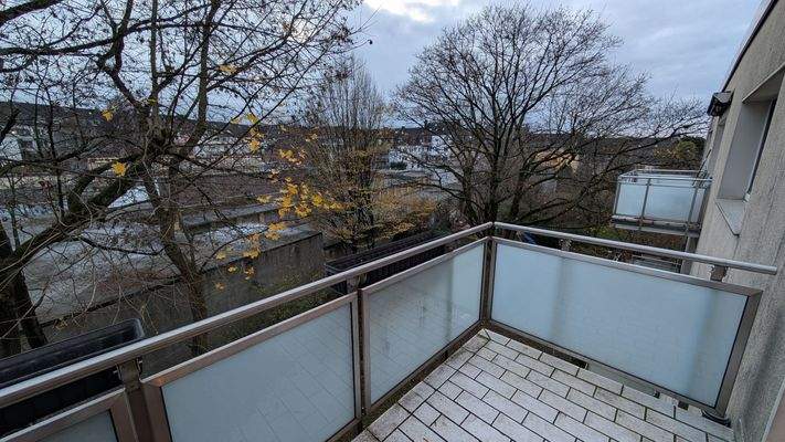 Balkon mit Herbstblick