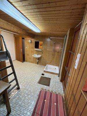 Dusche im Keller Saunabereich.JPG