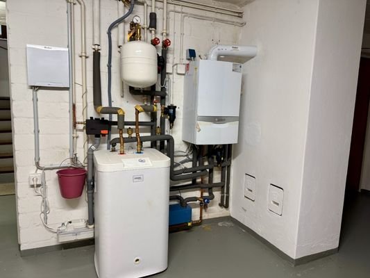 Gas-Brennwerttherme aus ca. 2020