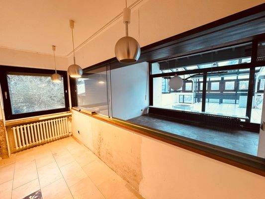 19. Küche, Blick auf Esszimmer EG