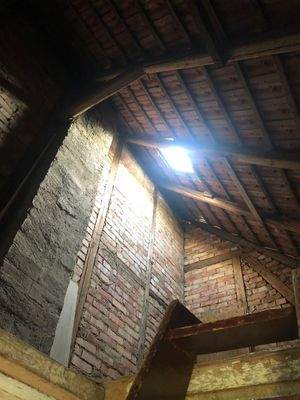 Dachstuhl-Nebengebäude