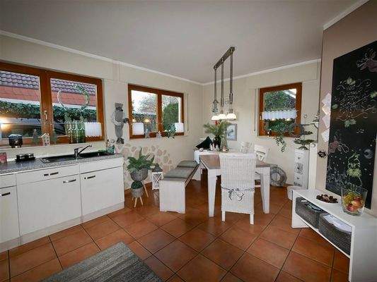 Küche mit Essbereich