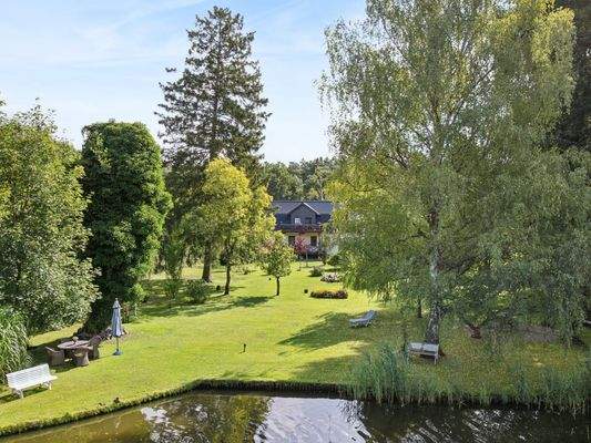 Grundstück mit Wasserzugang