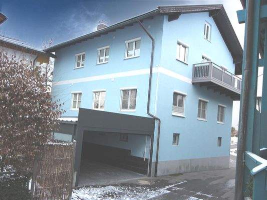 Hausansicht / Doppelgarage