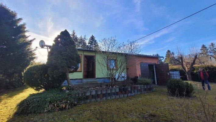 Außenansicht mit Terrasse