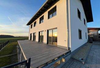 Außenansicht, Terrassengeländer werden noch montiert