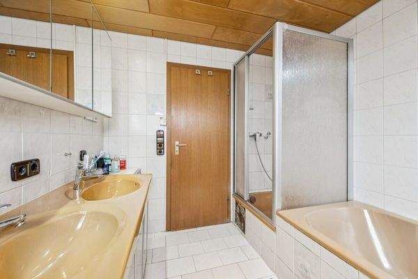 Badezimmer (Whg. EG)