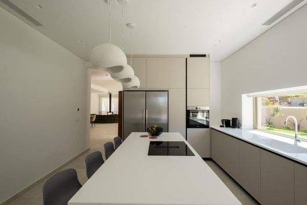 Kreta, Tavronitis: Zeitgenössisch eingerichtete Villa mit Pool zu verkaufen