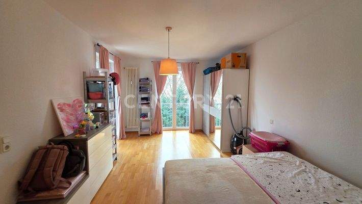 Schlafzimmer mit Blick ins Grüne