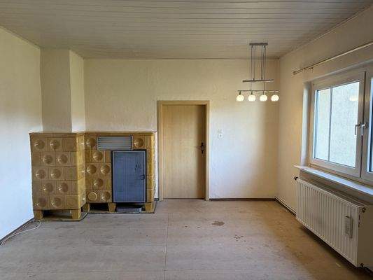 Wohnzimmer mit Kachelofen