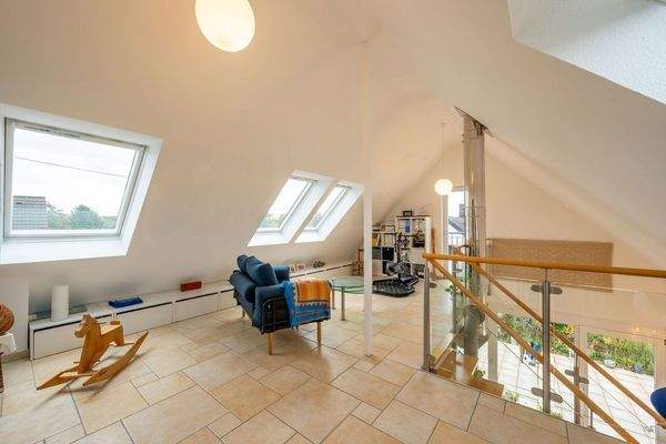 Großer Gallerie-Bereich mit Einbaukommoden