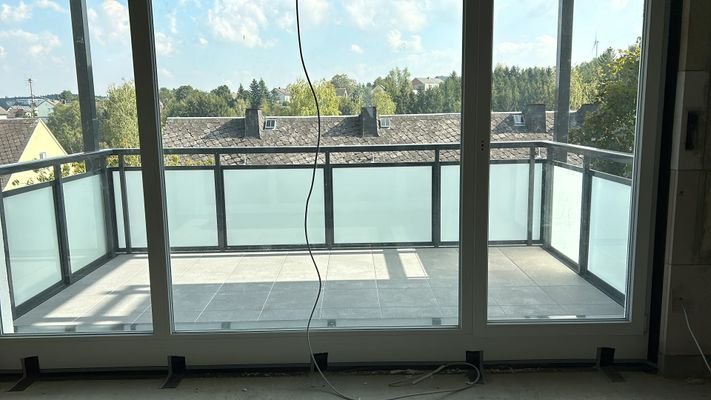 Balkon Sicht vom Wohnraum aus