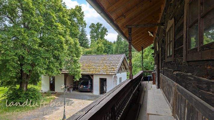 Blick vom Balkon auf das Werkstattgebäude.jpg