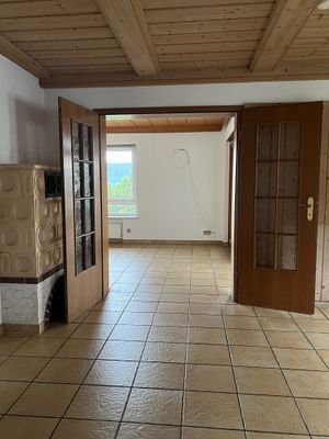 Esszimmer mit Blick ins Wohnzimmer