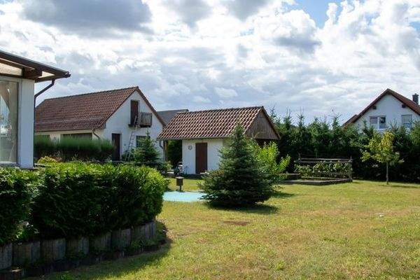 Garten und Nebengebäude