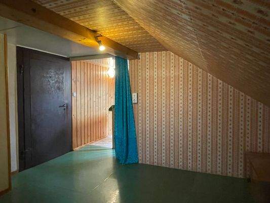 DG - Flur Richtung Nebenräume