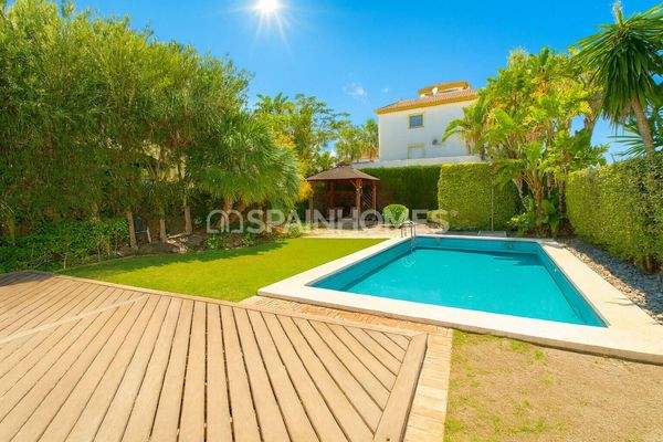 4 Bedroom House with Private Pool Near the Beach in Almeria