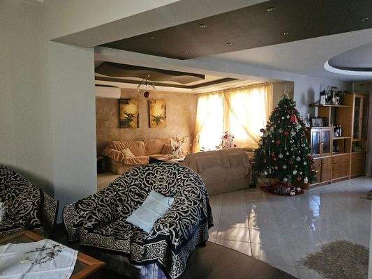 Kreta, Neapoli: Geräumige Wohnung zu verkaufen