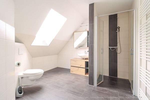 Ein großzügiges Badezimmer