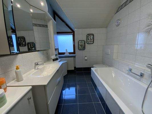 Badezimmer im Obergeschoss