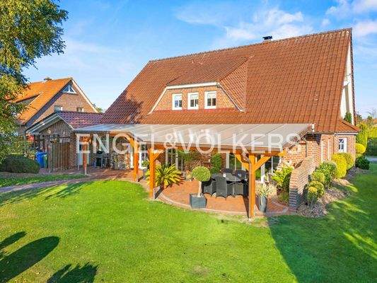 Luftbildaufnahme - Rückansicht mit überdachter Terrasse