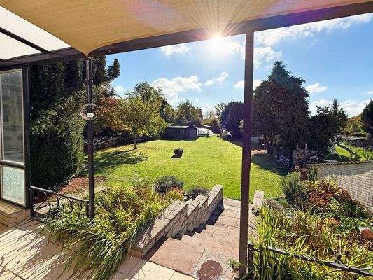 Terrasse mit Gartenblick