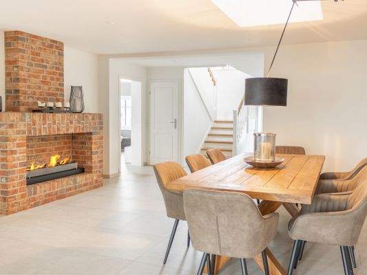 Essbereich mit Kamin