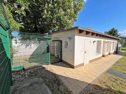 Hundehaus mit Auslauf2.jpg