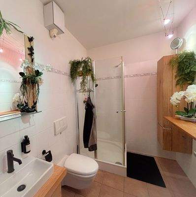 Gäste-WC mit Dusche