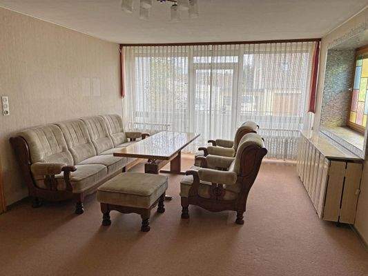 Wohnzimmer mit Balkonzugang